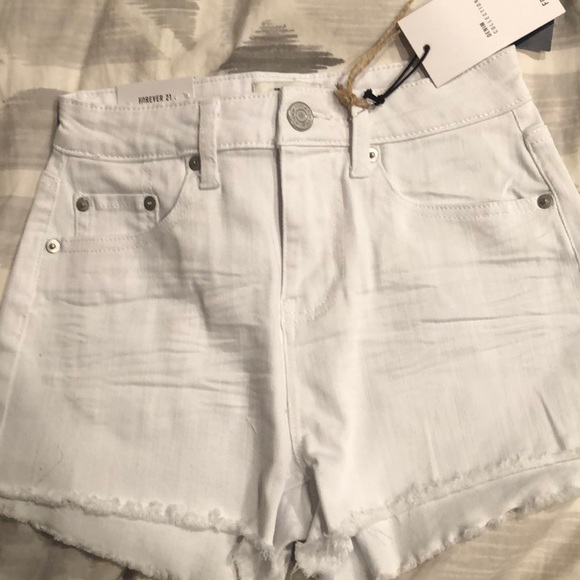 NWT Forever 21 white denim shorts size US 25 - Picture 1 of 4